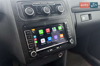 Мінівен Volkswagen Touran 2015 в 