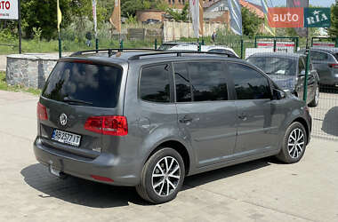 Мінівен Volkswagen Touran 2012 в 