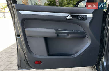 Мінівен Volkswagen Touran 2012 в 