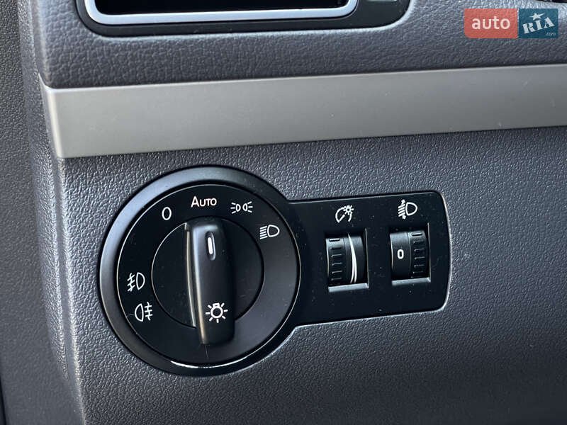 Минивэн Volkswagen Touran 2012 в Бердичеве
