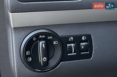 Мінівен Volkswagen Touran 2012 в 