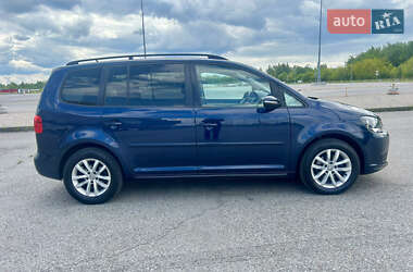 Мінівен Volkswagen Touran 2014 в 