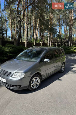 Минивэн Volkswagen Touran 2006 в Новомосковске