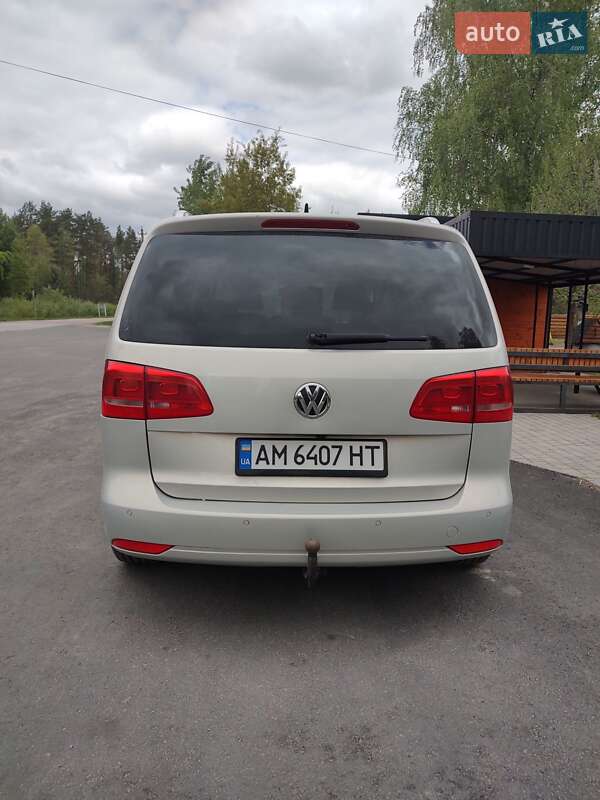 Мінівен Volkswagen Touran 2011 в Ємільчиному