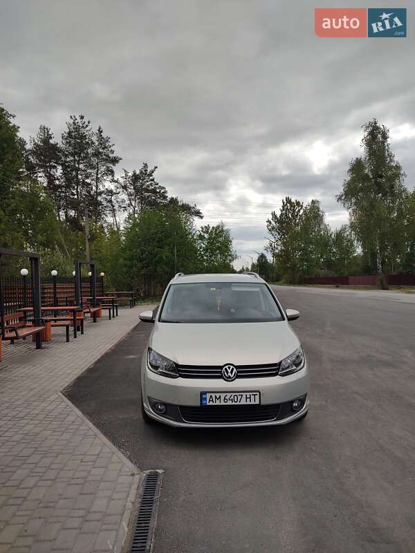 Минивэн Volkswagen Touran 2011 в 