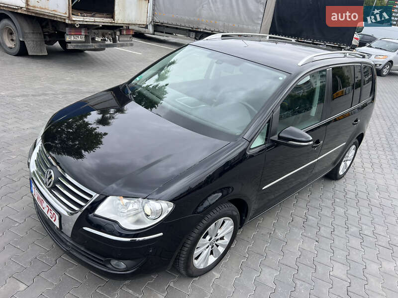 Мінівен Volkswagen Touran 2010 в Луцьку