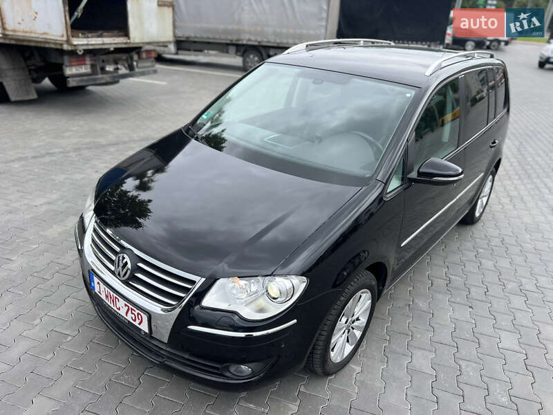 Мінівен Volkswagen Touran 2010 в Луцьку