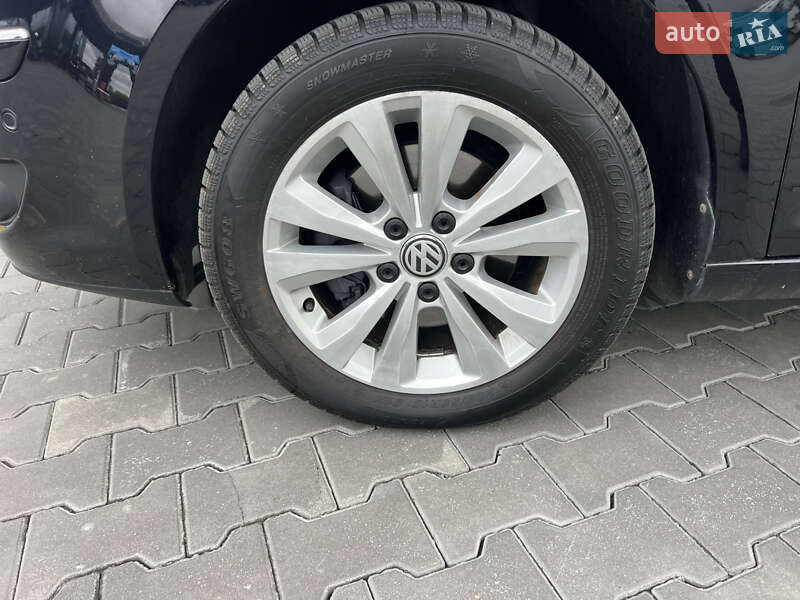 Мінівен Volkswagen Touran 2010 в Луцьку