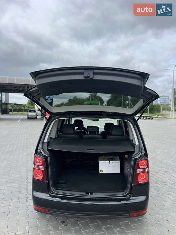 Мінівен Volkswagen Touran 2010 в Луцьку