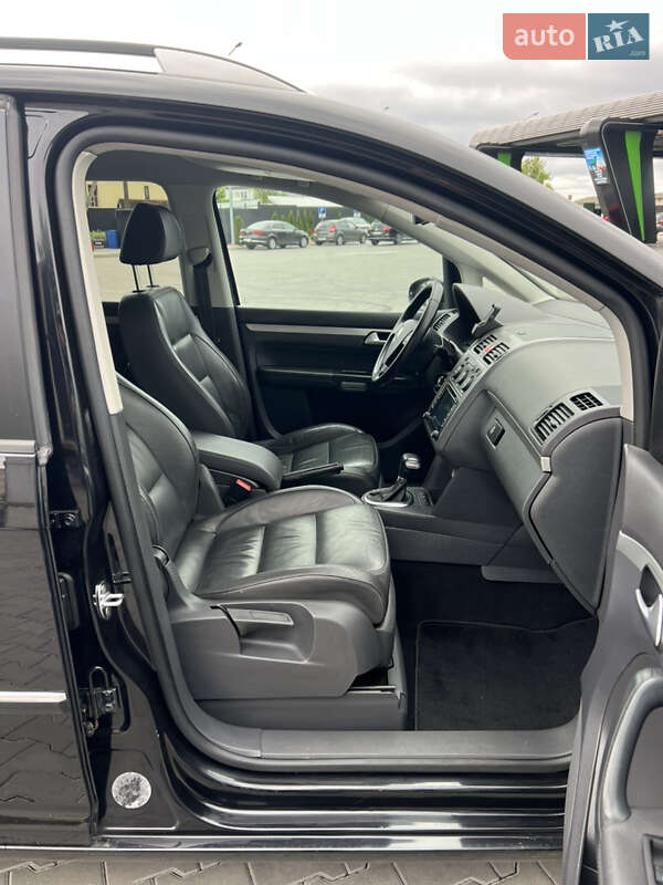 Мінівен Volkswagen Touran 2010 в Луцьку
