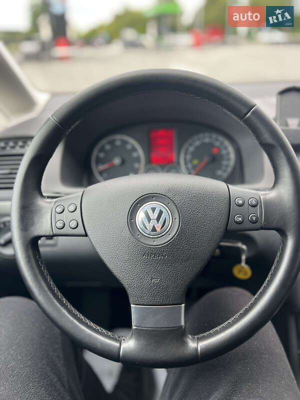 Мінівен Volkswagen Touran 2010 в Луцьку