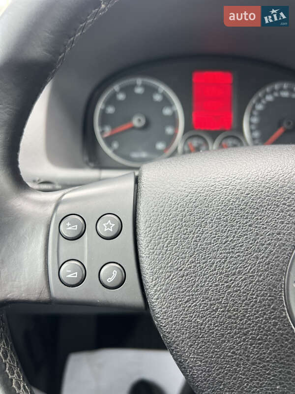 Мінівен Volkswagen Touran 2010 в Луцьку