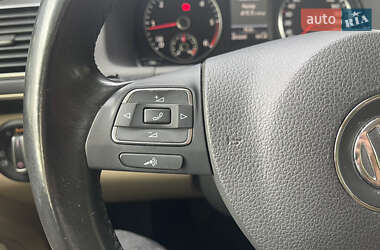 Минивэн Volkswagen Touran 2012 в 