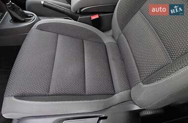 Мінівен Volkswagen Touran 2013 в 