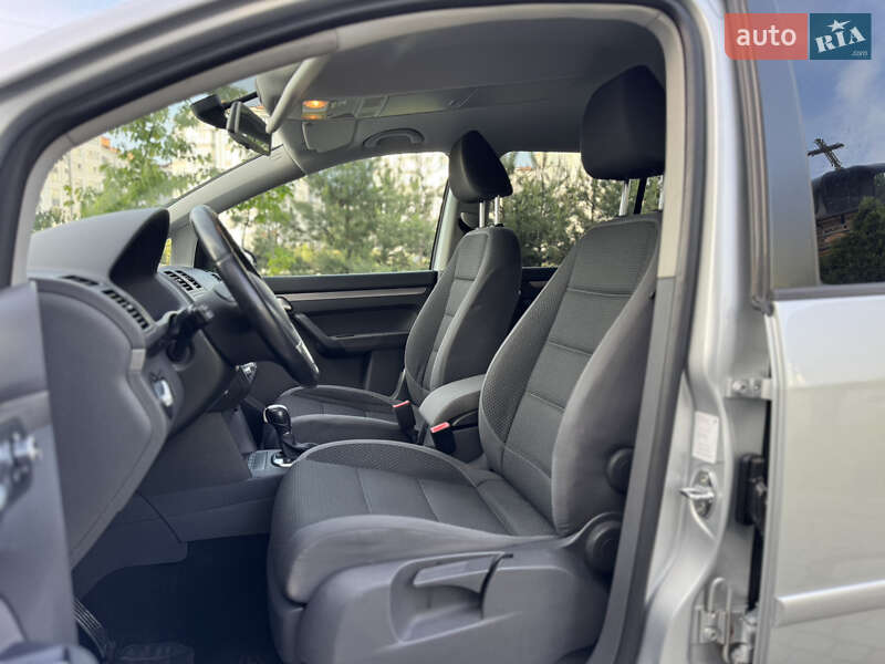 Мінівен Volkswagen Touran 2010 в Івано-Франківську