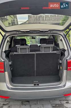 Мінівен Volkswagen Touran 2013 в 