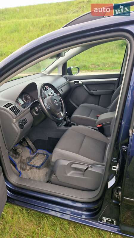 Минивэн Volkswagen Touran 2011 в Калиновке