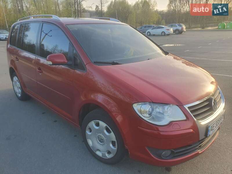 Мінівен Volkswagen Touran 2007 в Бучі