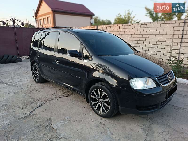 Минивэн Volkswagen Touran 2006 в Днепре