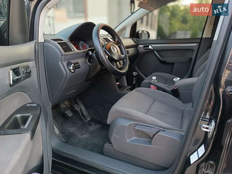Минивэн Volkswagen Touran 2006 в Днепре