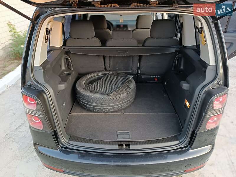 Минивэн Volkswagen Touran 2006 в Днепре