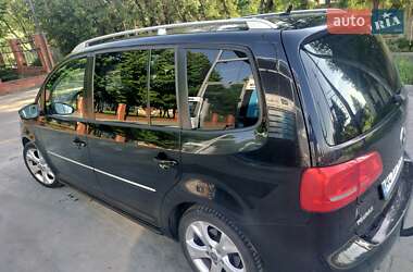 Мінівен Volkswagen Touran 2011 в 