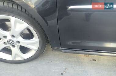 Мінівен Volkswagen Touran 2011 в 