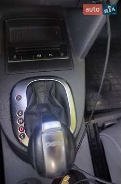 Мінівен Volkswagen Touran 2011 в 