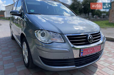 Минивэн Volkswagen Touran 2007 в Хороле