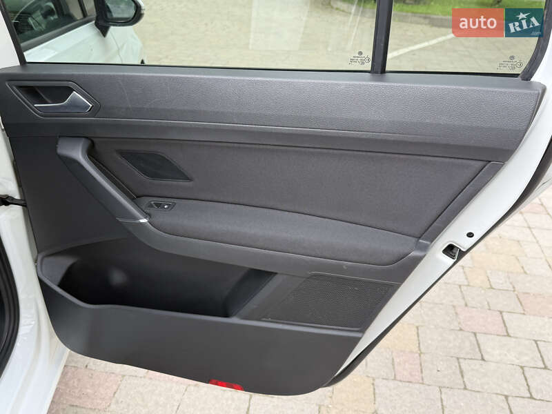 Мікровен Volkswagen Touran 2017 в Стрию