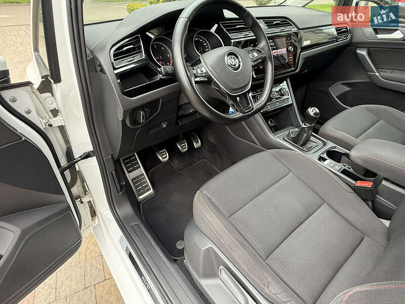 Мікровен Volkswagen Touran 2017 в Стрию