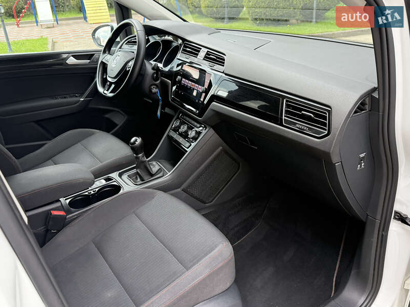 Мікровен Volkswagen Touran 2017 в Стрию