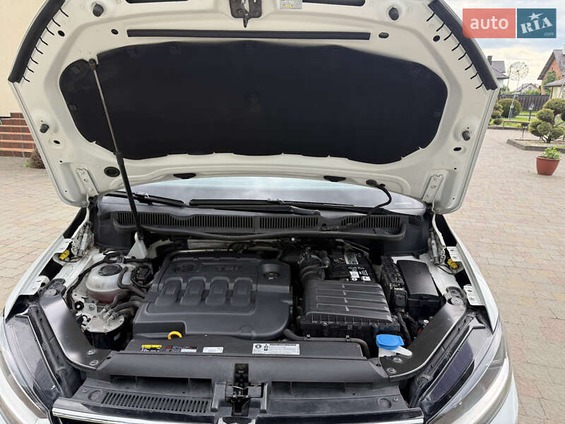 Мікровен Volkswagen Touran 2017 в Стрию