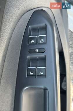 Минивэн Volkswagen Touran 2013 в 