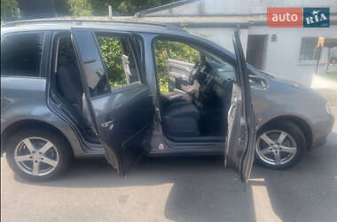 Мінівен Volkswagen Touran 2004 в Луцьку