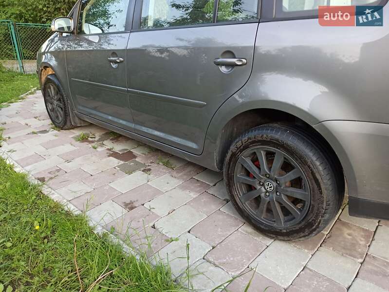 Мінівен Volkswagen Touran 2007 в Городку