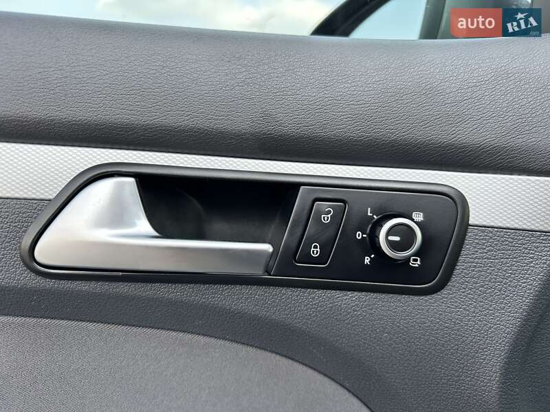Мінівен Volkswagen Touran 2014 в Луцьку