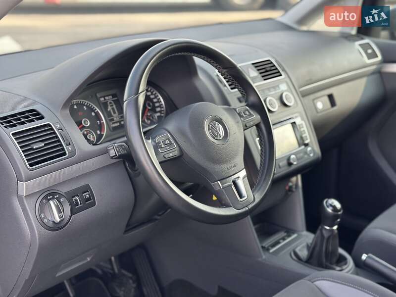 Мінівен Volkswagen Touran 2014 в Луцьку