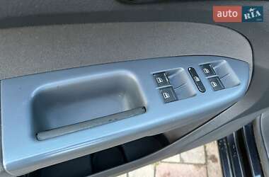 Мінівен Volkswagen Touran 2005 в 