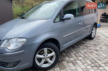 Минивэн Volkswagen Touran 2008 в Корце