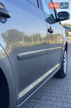 Минивэн Volkswagen Touran 2006 в 