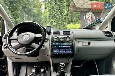Минивэн Volkswagen Touran 2004 в 