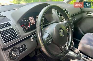 Мінівен Volkswagen Touran 2012 в 
