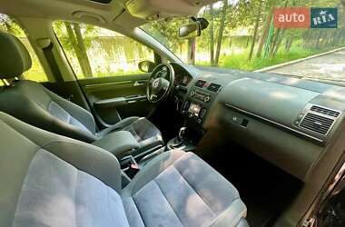 Мінівен Volkswagen Touran 2012 в 