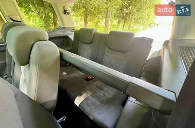 Мінівен Volkswagen Touran 2012 в 