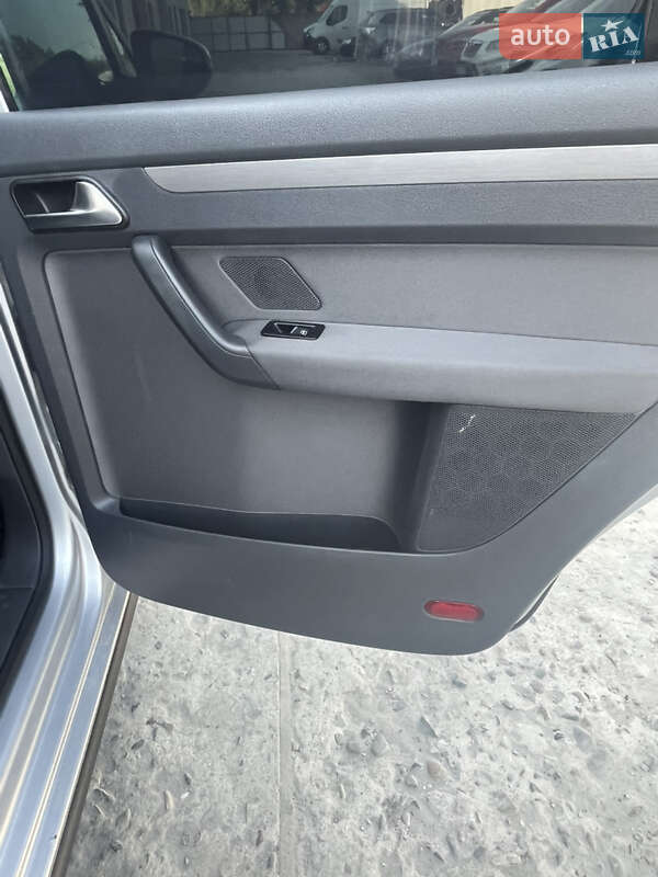 Мінівен Volkswagen Touran 2011 в Калуші
