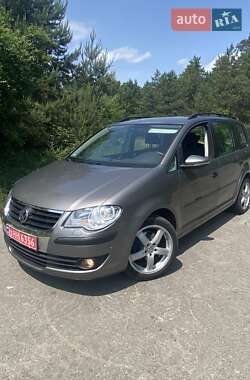 Мінівен Volkswagen Touran 2009 в Києві