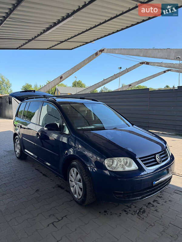 Минивэн Volkswagen Touran 2004 в 