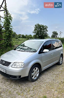 Минивэн Volkswagen Touran 2004 в Черновцах