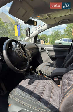 Мінівен Volkswagen Touran 2011 в 